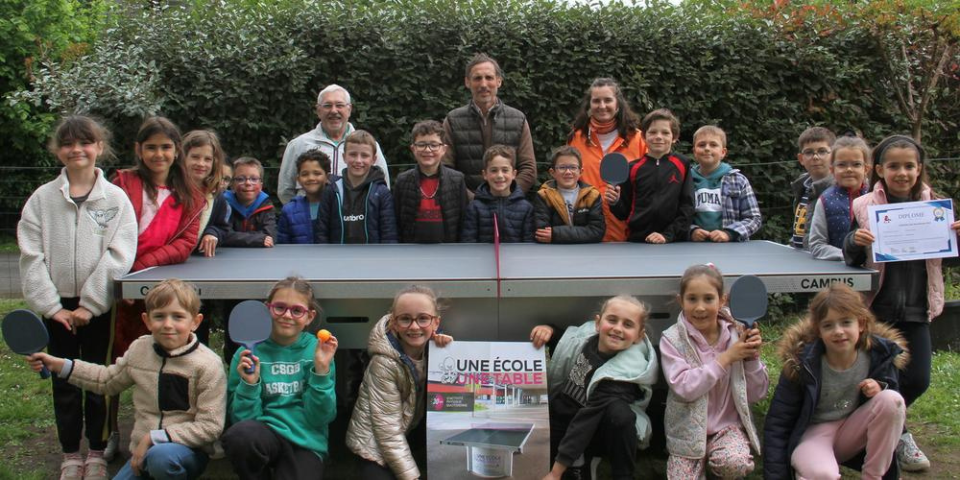 UNE ECOLE UNE TABLE